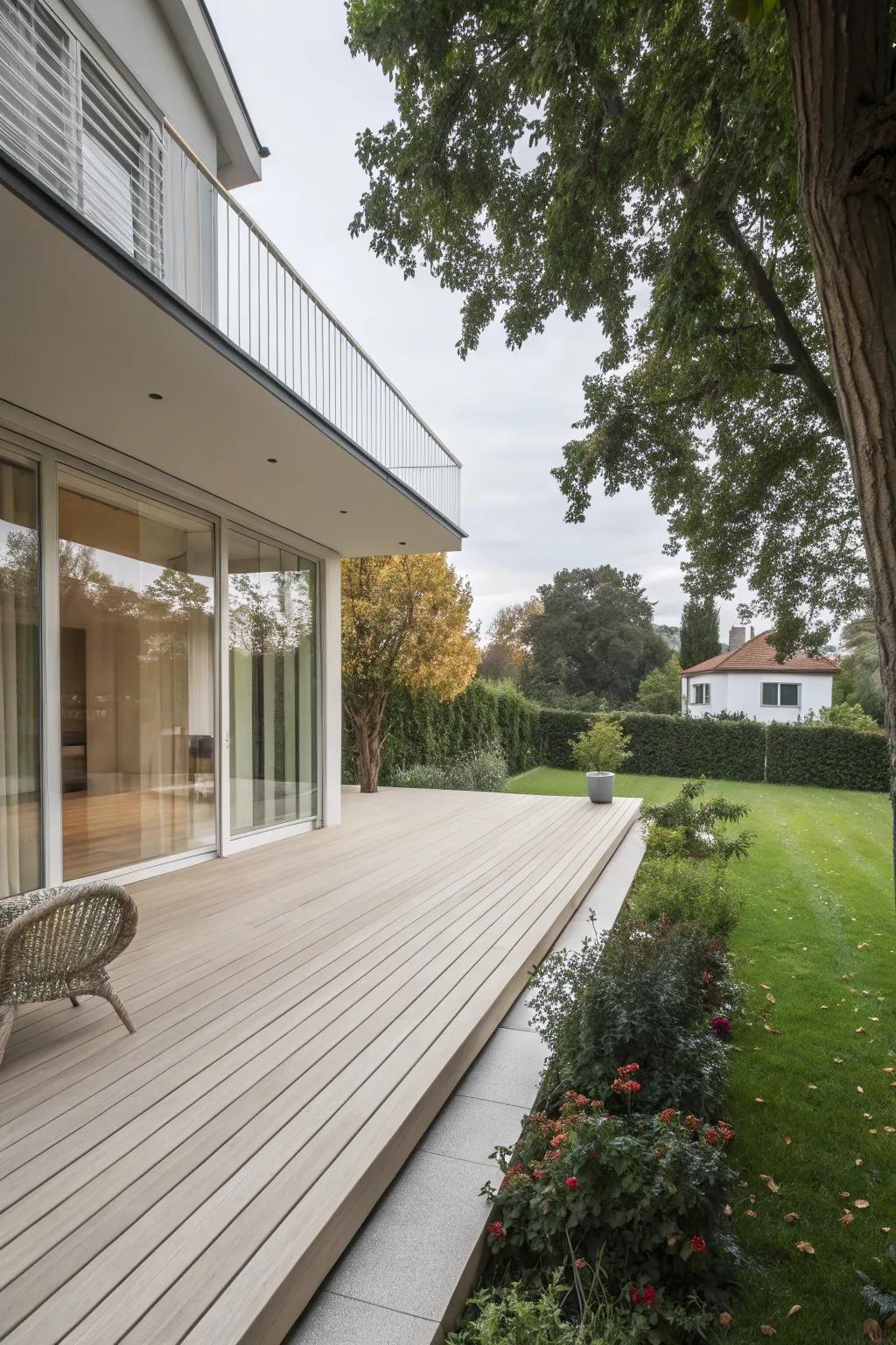 Decks Without Railings: Fresh Ideas for Open Outdoor Spaces